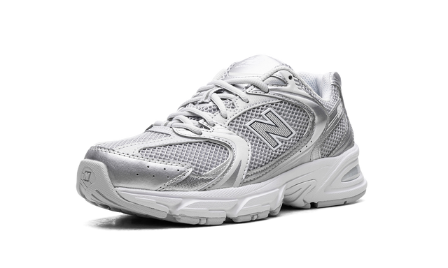 Runner 530 Moonbeam Silver Metallic