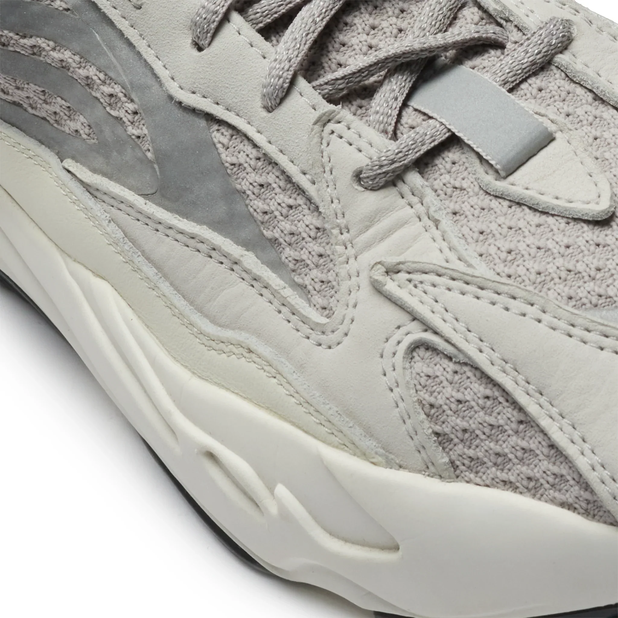 Preloved - Cloud Knit Boost 700 V2 Static
