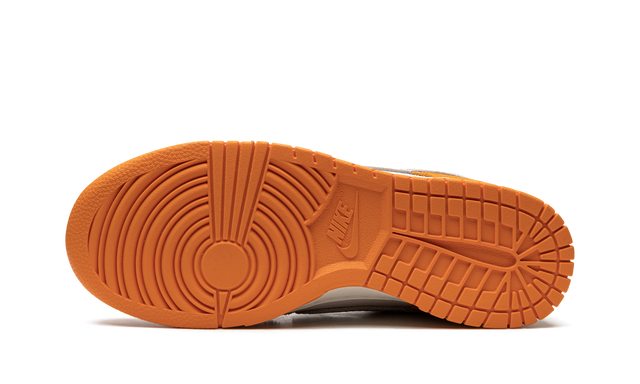 Court Low AS Safari Swoosh Kumquat